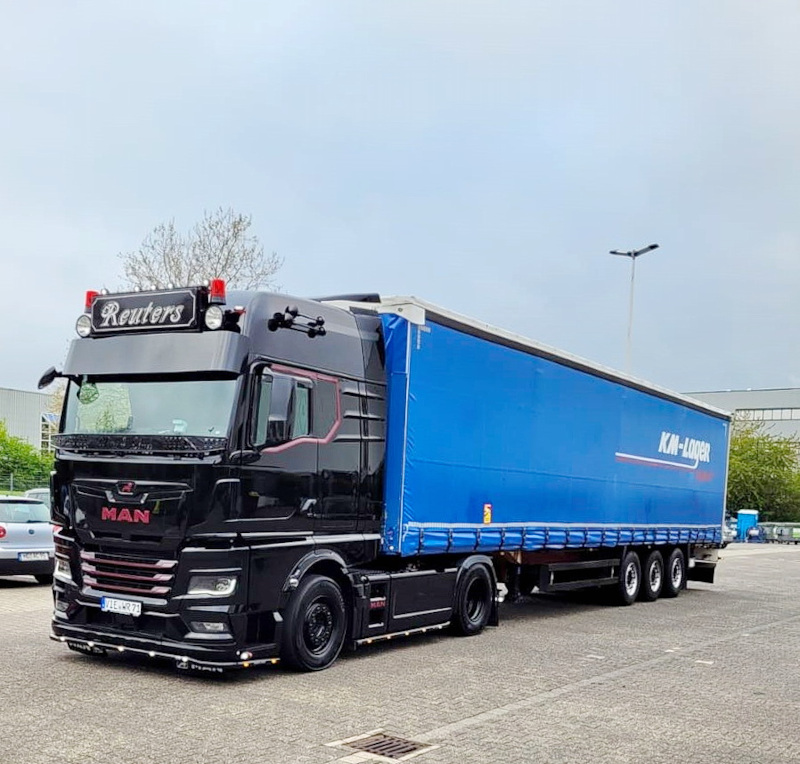 reuters-lkw-auflieger Koffer Auflieger der Firma Reuters
